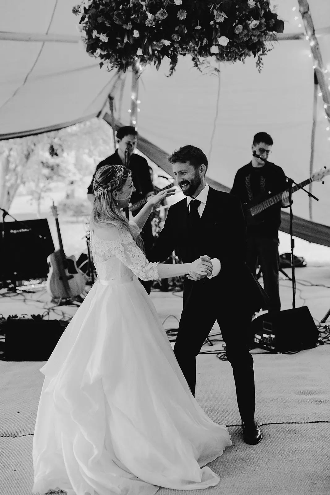 A couple dancing their first dance while Kinmara play behind them